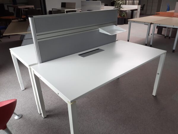 Schreibtisch 160×80 weiß HV 62-82cm inkl, Kabelkanal